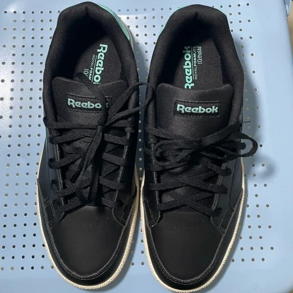 Reebok - Picture 2 of 5